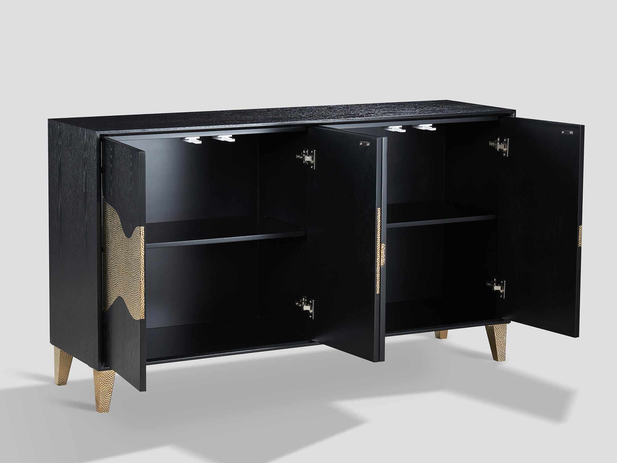 Czarna komoda z dekorem złotej fali i minimalistyczną formą