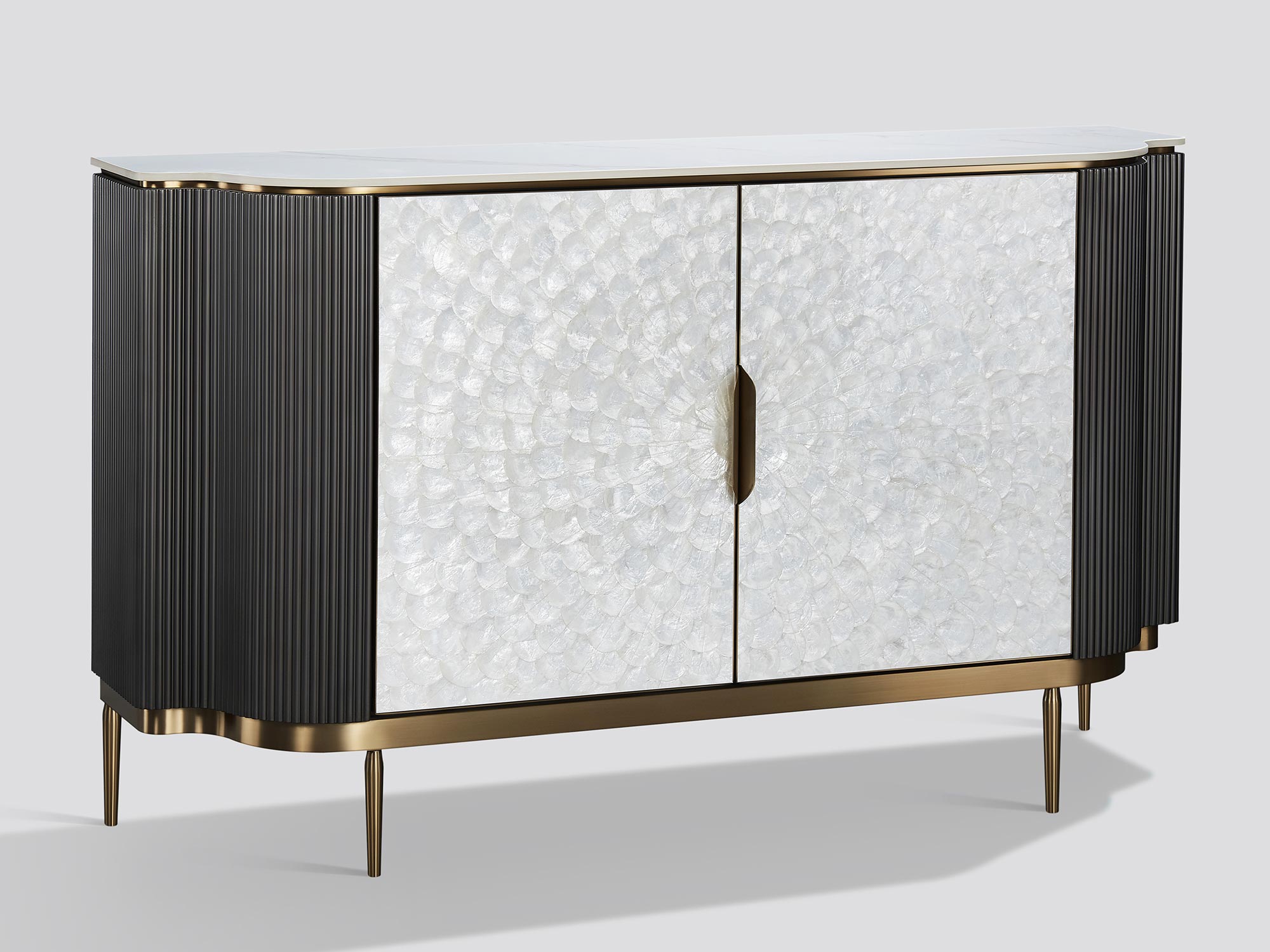 Komoda z marmurowym blatem z eleganckim frontem z muszli Komoda z marmurowym blatem z eleganckim frontem z muszli