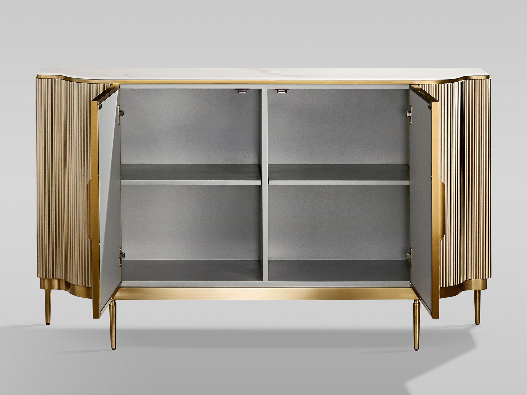 Luksusowa komoda w kolorze szampańskim ze złotymi detalami