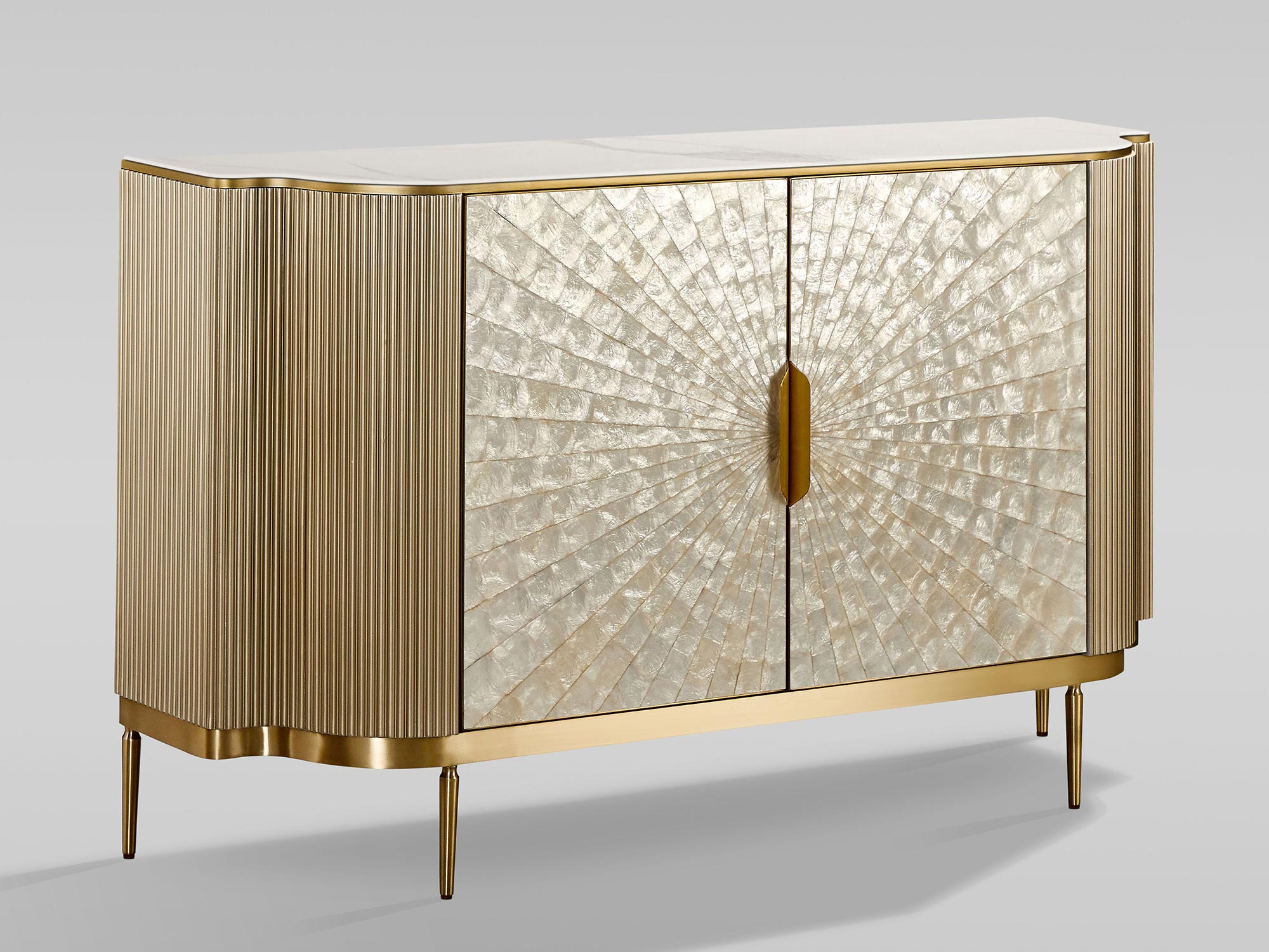 Komoda szampańska z muszlą morską i marmurowym blatem