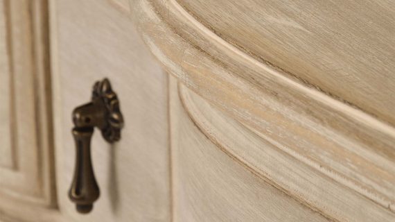 Miniaturka 11 - Komoda z Jasnobeżowego Drewna i Frezowaniami w Prowansalskim Stylu – Laguna