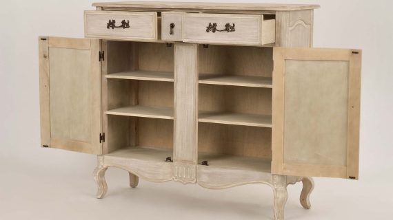 Miniaturka 1 - Komoda z Jasnobeżowego Drewna i Frezowaniami w Prowansalskim Stylu – Laguna