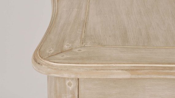 Miniaturka 4 - Komoda z Jasnobeżowego Drewna i Frezowaniami w Prowansalskim Stylu – Laguna