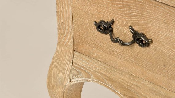 Miniaturka 11 - Komoda Drewniana z Giętymi Nógami i Metalowymi Uchwytem w Stylu Francuskim – Venezia Oak