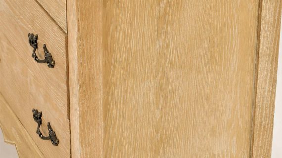 Miniaturka 7 - Komoda Drewniana z Giętymi Nógami i Metalowymi Uchwytem w Stylu Francuskim – Venezia Oak