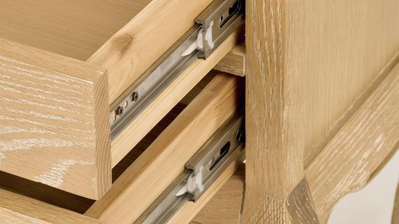 Miniaturka 9 - Szafka Nocna Francuska z Giętymi Nogami i Metalowymi Uchwytem – Venezia Oak