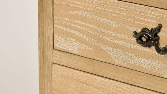 Miniaturka 11 - Szafka Nocna Francuska z Giętymi Nogami i Metalowymi Uchwytem – Venezia Oak