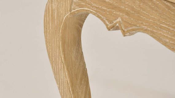 Miniaturka 12 - Szafka Nocna Francuska z Giętymi Nogami i Metalowymi Uchwytem – Venezia Oak