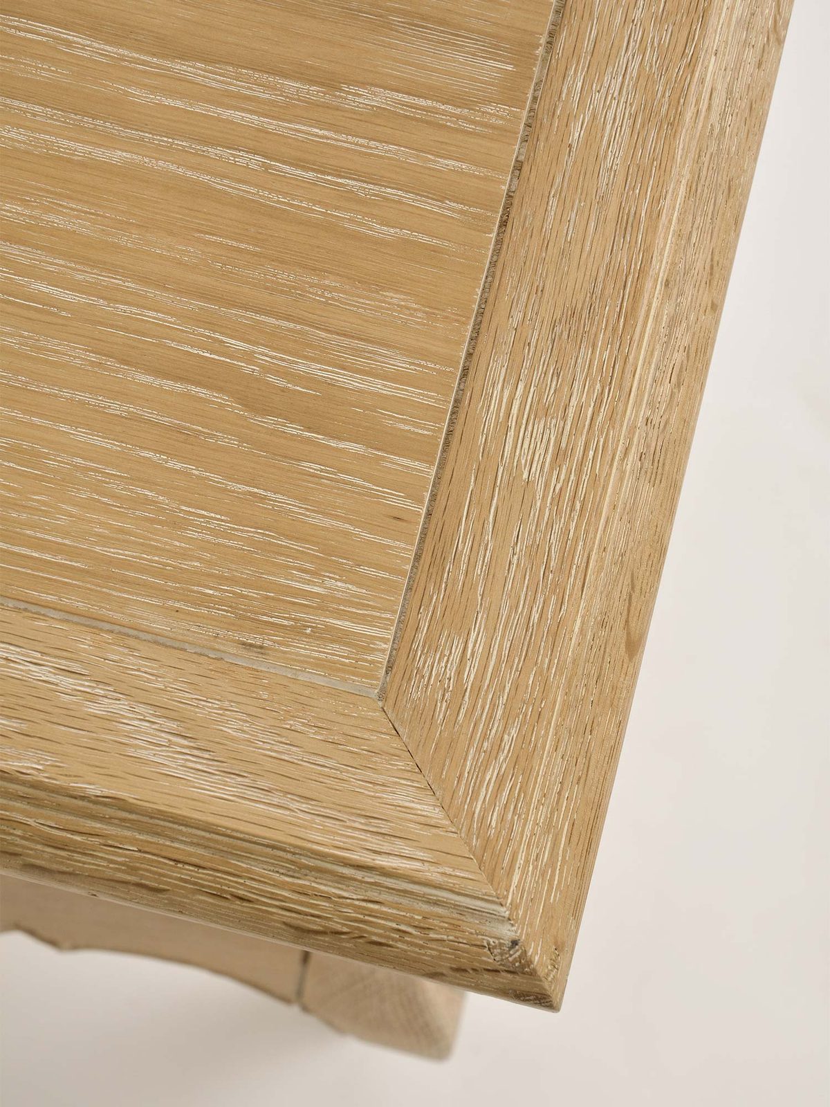 Elegantní noční stolek ve francouzském stylu Venezia Oak