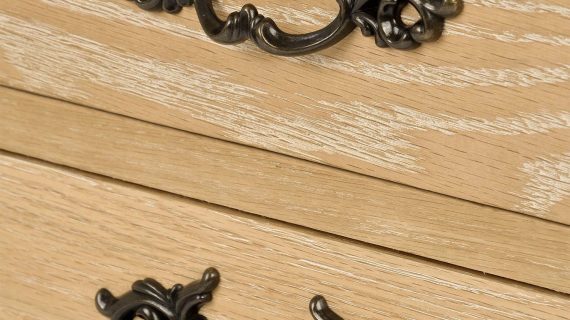 Miniaturka 16 - Szafka Nocna Francuska z Giętymi Nogami i Metalowymi Uchwytem – Venezia Oak