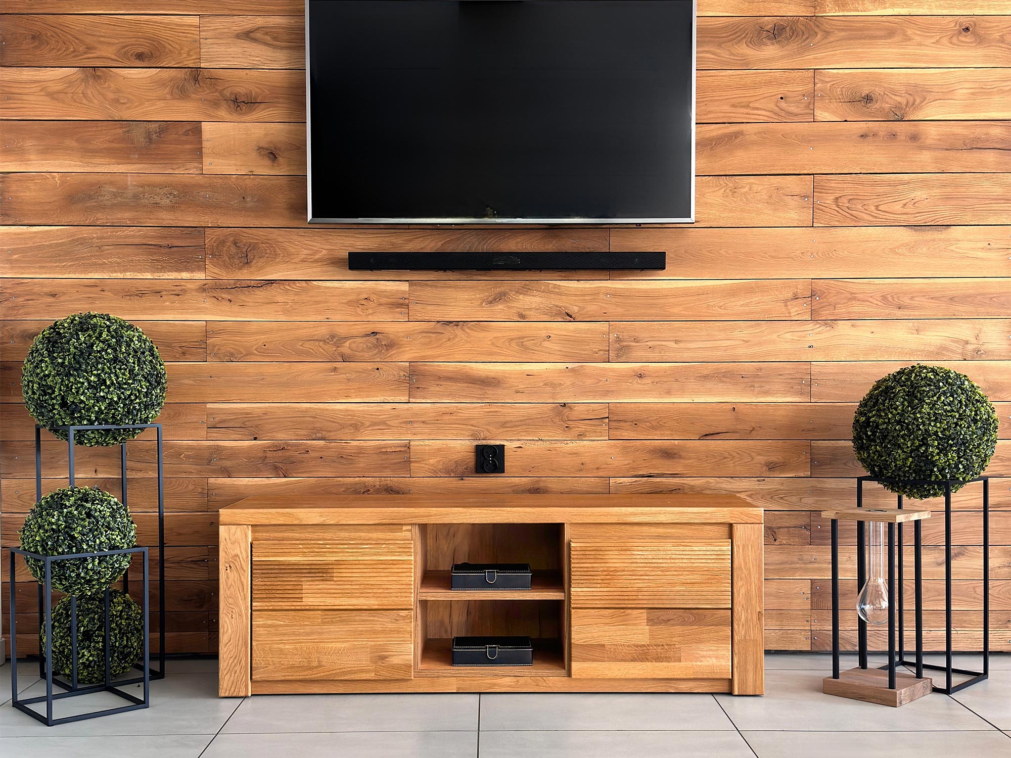 Szafka dębowa RTV ryflowana