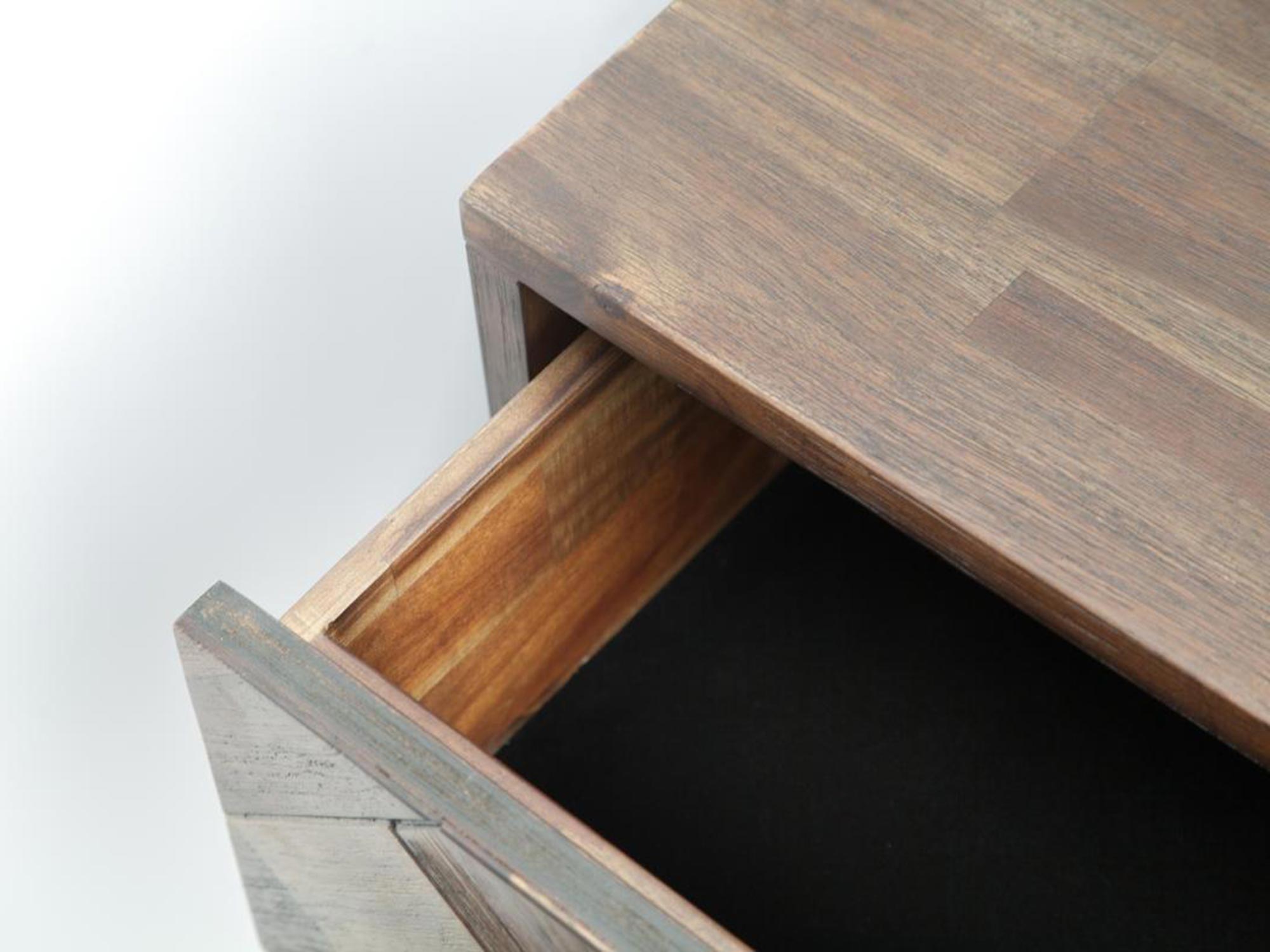 Drewniana konsola w stylu vintage do eleganckiego salonu