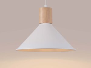 Miniaturka 4 - Stożkowy biały klosz lampy wiszącej z ciepłym światłem i drewnianym detalem