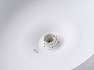 Miniaturka 12 - Wnętrze klosza białej lampy wiszącej z gniazdem E27