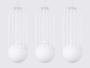 Miniaturka 4 - Detal trzech metalowych klatek z kulami szklanymi lampy wiszącej zbliżenie