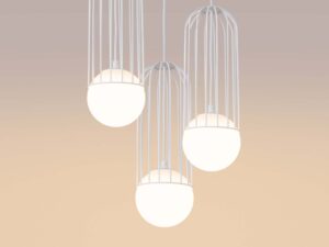 Miniaturka 6 - Białe lampy wiszące klatkowe ze świecącymi kulistymi kloszami