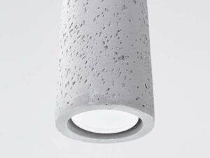 Miniaturka 6 - Detal betonowej lampy wiszącej z widoczną porowatą fakturą materiału