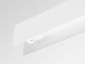 Miniaturka 8 - Detal klosza lampy liniowej LED białej z widocznym dyfuzorem światła