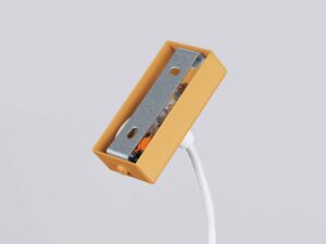 Miniaturka 10 - Wnętrze podsufitki lampy wiszącej LED musztardowej z kostką elektryczną