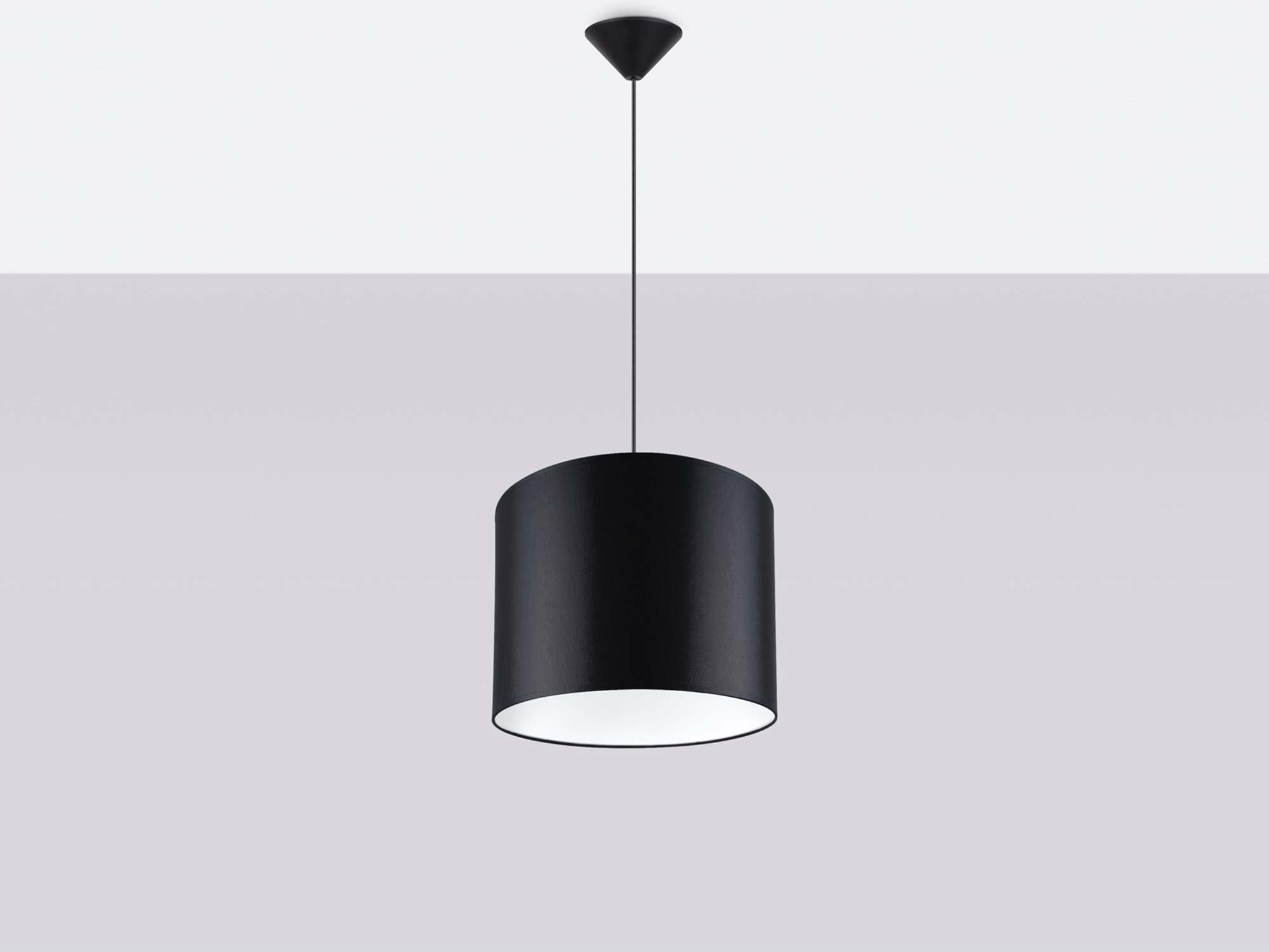 Czarna lampa wisząca z cylindrycznym abażurem na szarym tle