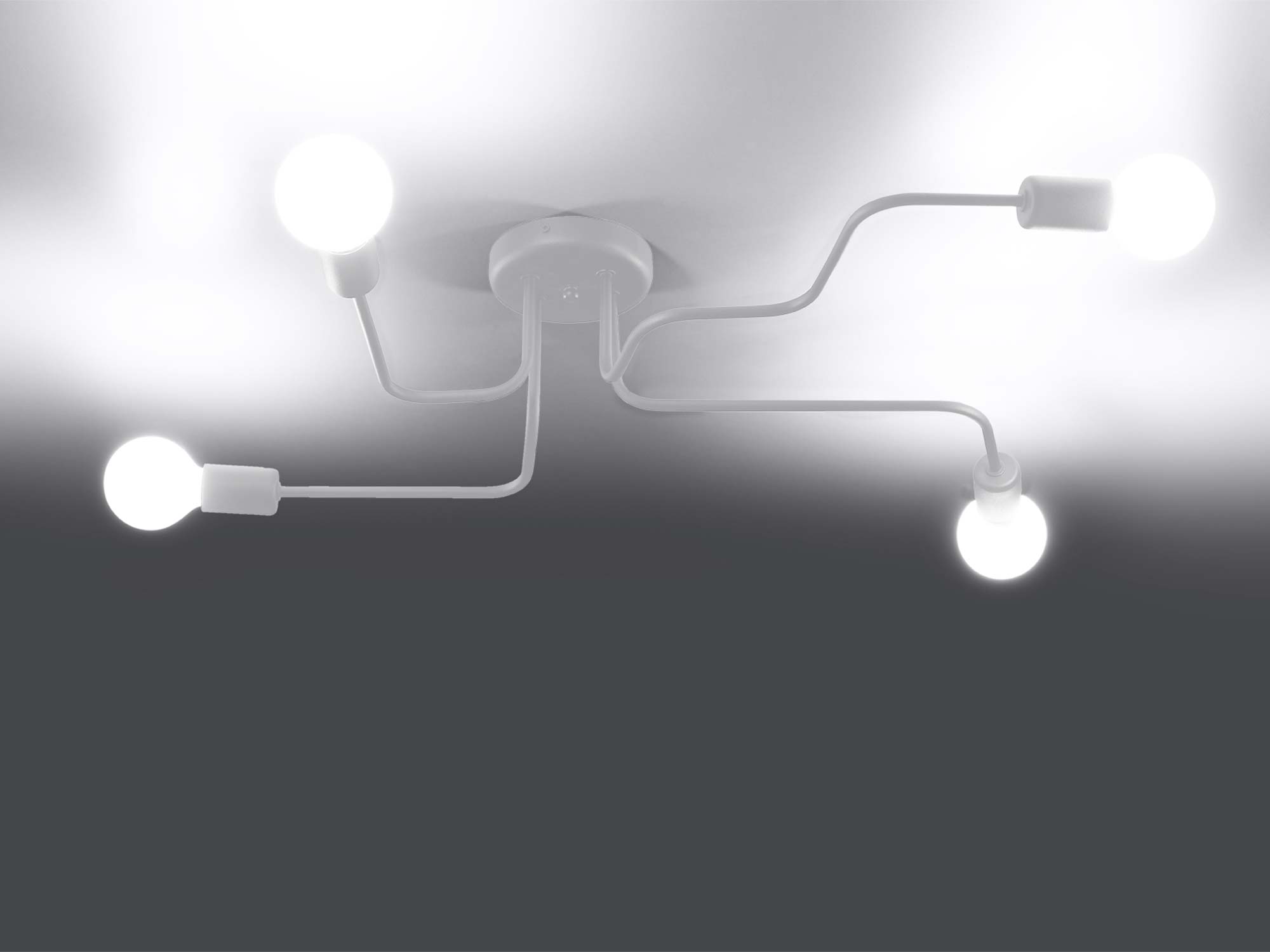 Włączona lampa sufitowa biała z czterema punktami świetlnymi