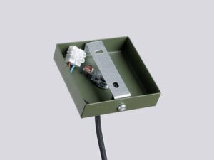 Miniaturka 4 - Detal mocowania sufitowego lampy oliwkowej z kostką elektryczną