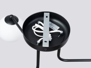 Miniaturka 5 - Wnętrze czarnej podsufitki lampy sufitowej trójramiennej z okablowaniem
