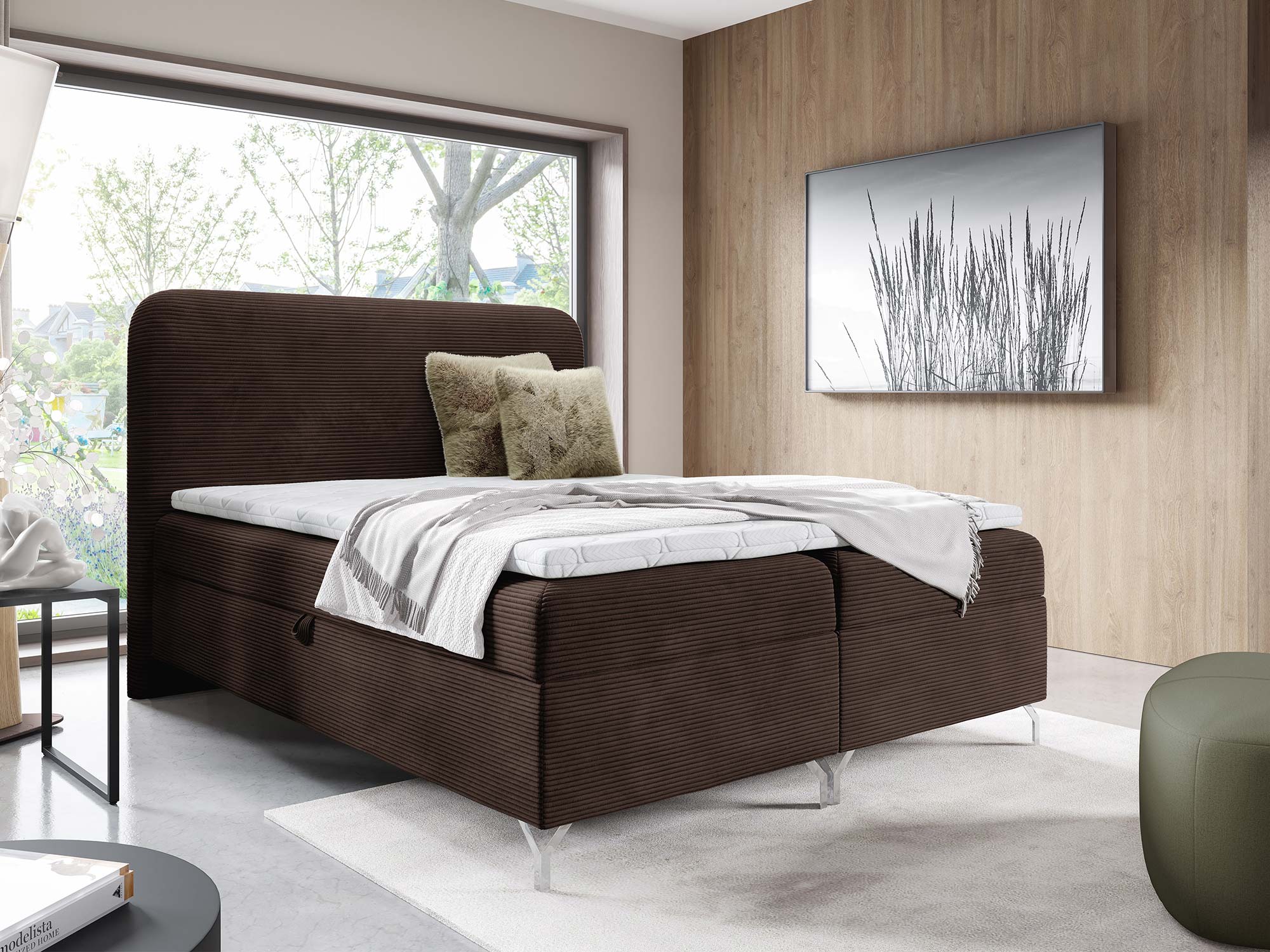 Dunkelbraunes Boxspringbett in geripptem Cord im Schlafzimmer Dunkelbraunes Boxspringbett in geripptem Cord im Schlafzimmer