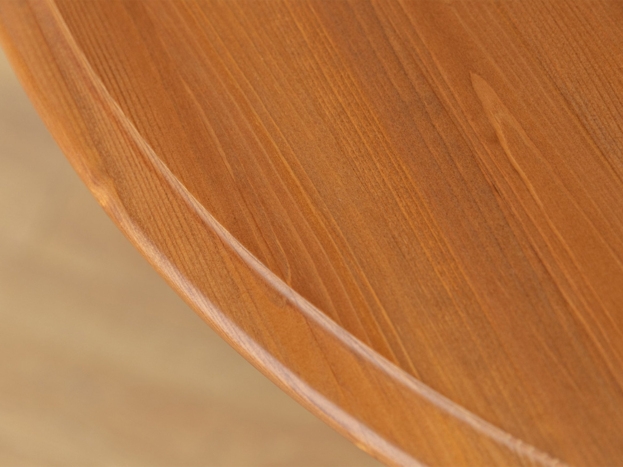 Detal blatu dębowego z naturalnym usłojeniem drewna