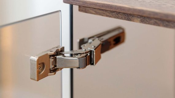 Miniaturka 11 - Elegancka nowoczesna dębowa witryna Essentia