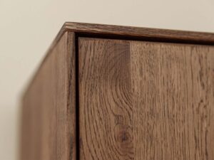 Miniatura 10 - Detail rohové sedačky górnej části polosloupu tabacco kresba dřeva dřeva