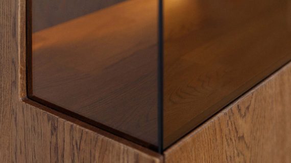 Miniaturka 10 - Klasyczna nowoczesna dębowa witryna Essentia