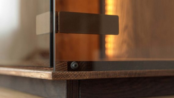 Miniaturka 4 - Elegancka nowoczesna dębowa witryna Essentia