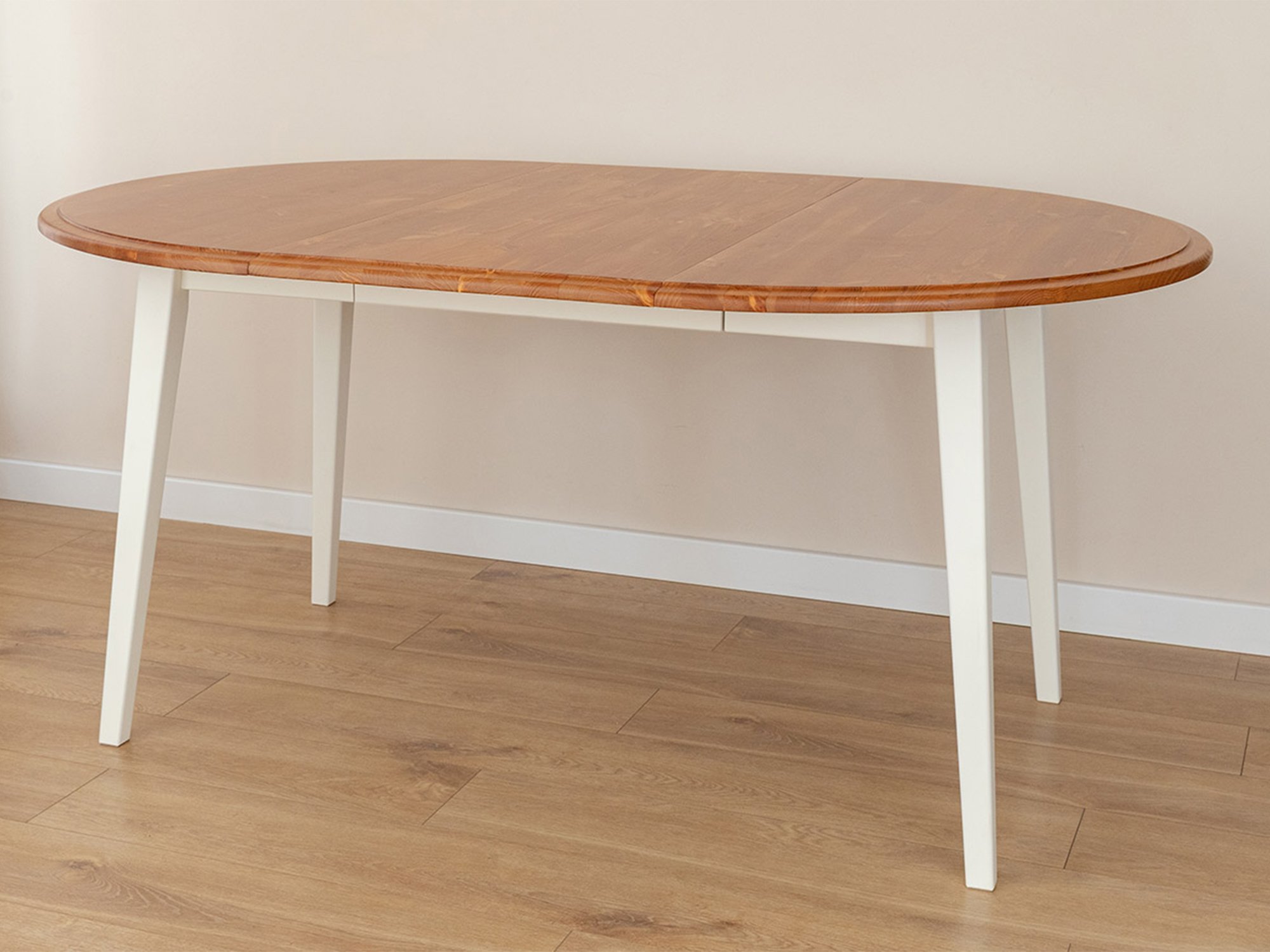 Stół rozkładany owalny z blatem dębowym i białymi nogami złożony