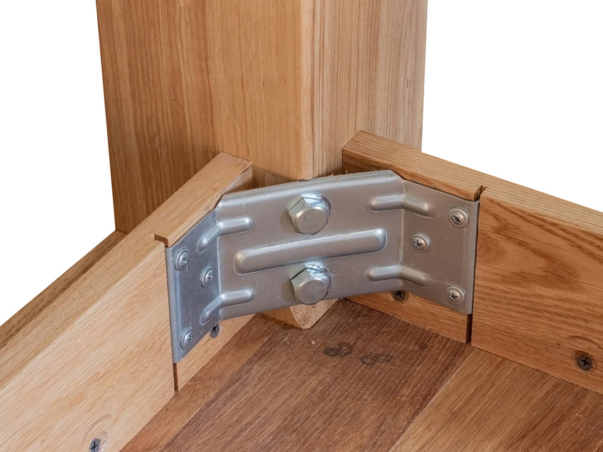 Detal metalowego uchwytu montażowego nogi stołu drewnianego dębowego zbliżenie