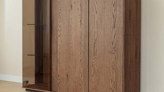 Miniaturka 1 - Klasyczna nowoczesna dębowa witryna Essentia