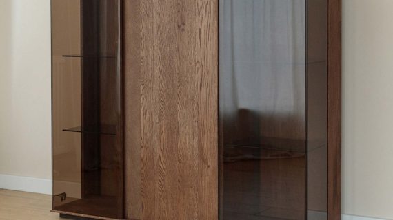 Miniaturka 2 - Elegancka nowoczesna dębowa witryna Essentia