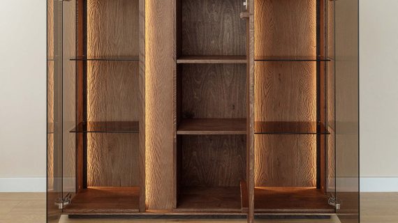 Miniaturka 1 - Elegancka nowoczesna dębowa witryna Essentia