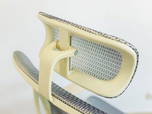 Miniatura 4 - Kancelářské křeslo ergonomiczny bílý detail čela siatkowego detail