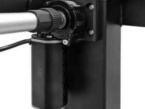 Miniatura 9 - Černý silnik elektryczny z metalowym silownikiem a przewodem