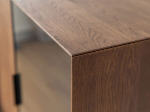 Miniatura 14 - Prosklená dubová komoda Oak Elegance TABACCO