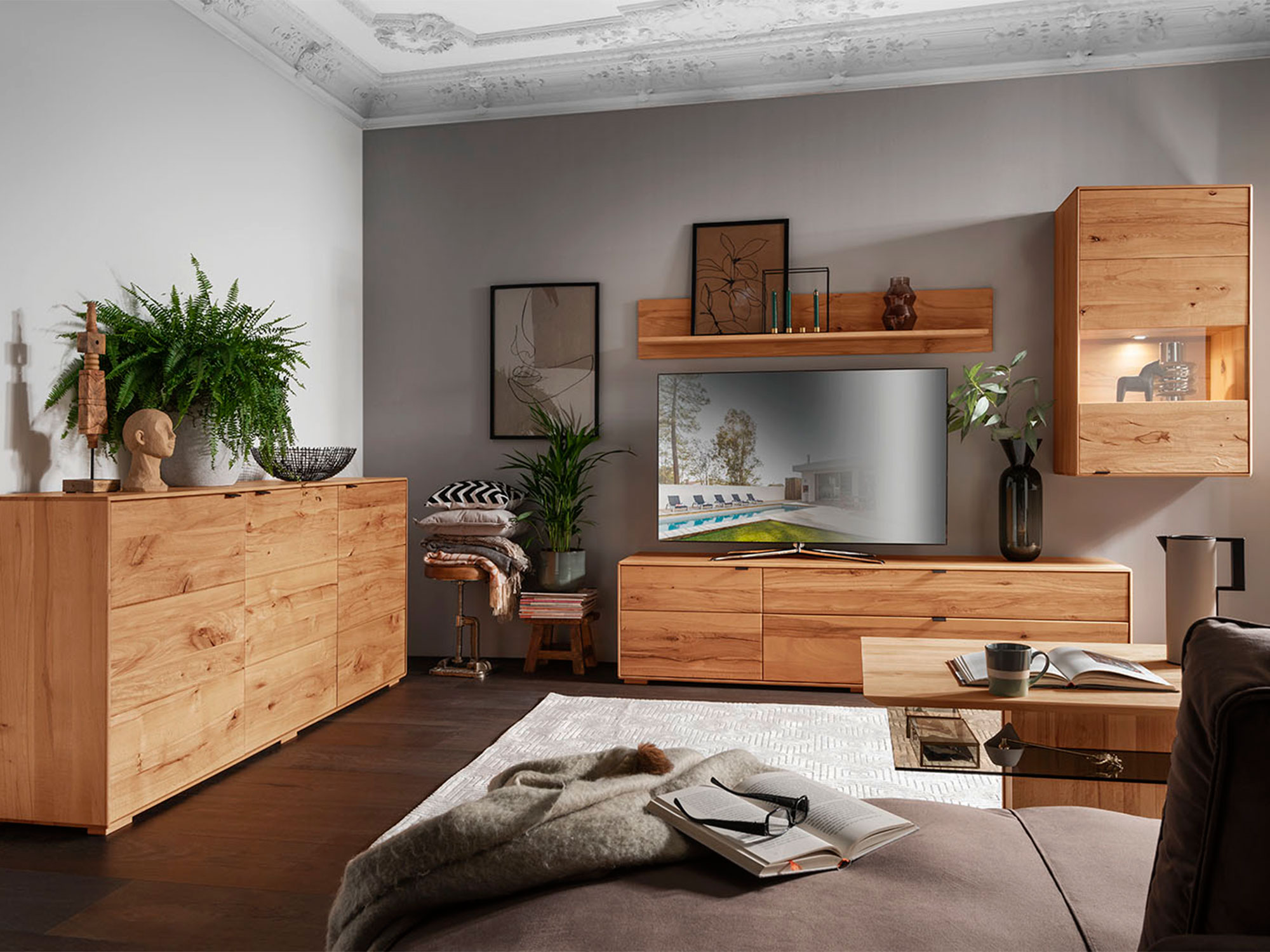 Elegancka Komoda Drewniana 180 cm Silvara