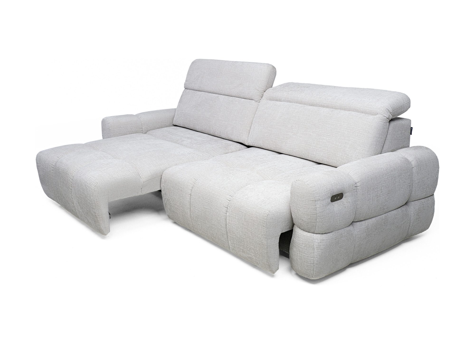 Sofa Marello mit vorgezogener Sitzhälfte und hochgestellten Kopfstützen