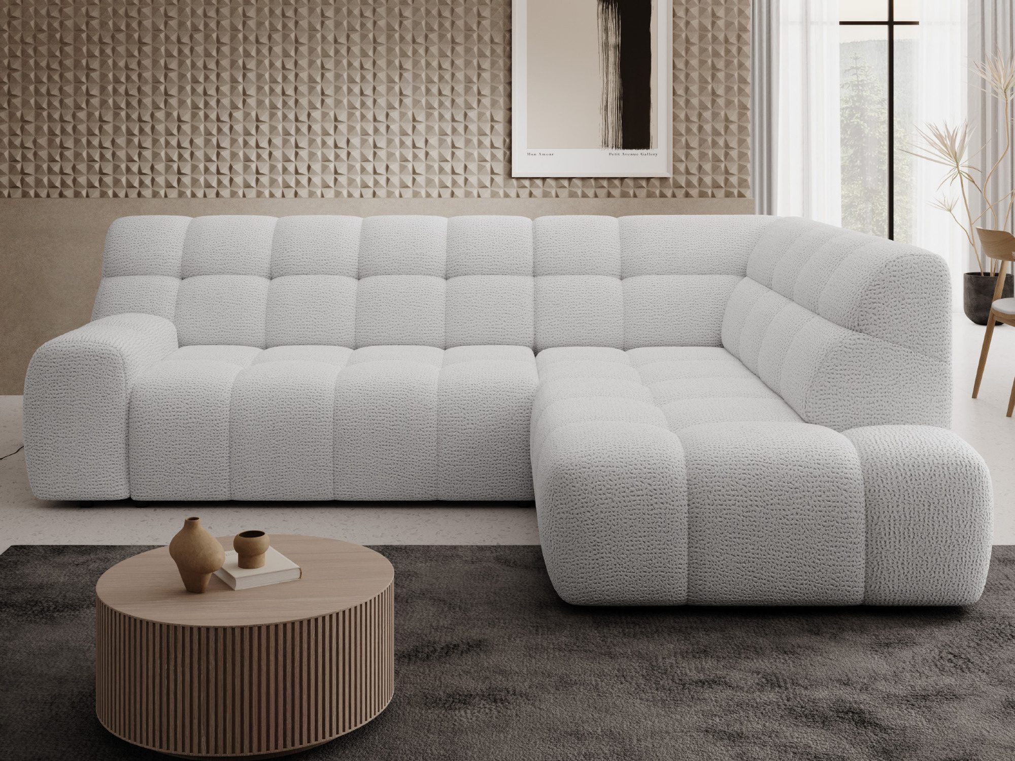 Ecksofa Calvero in hellem Stoff im Wohnzimmer mit rundem Couchtisch