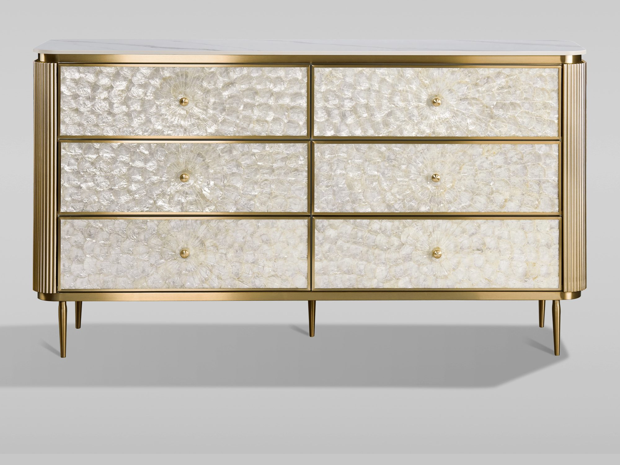 Kommode Eleganza 160 cm mit sechs Schubladen in Muscheloptik und goldenem Gestell