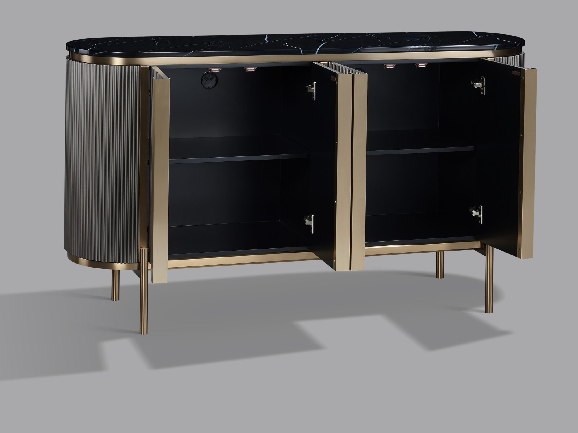 Innenansicht der Kommode Eleganza mit vier geöffneten Türen und zwei Einlegeböden