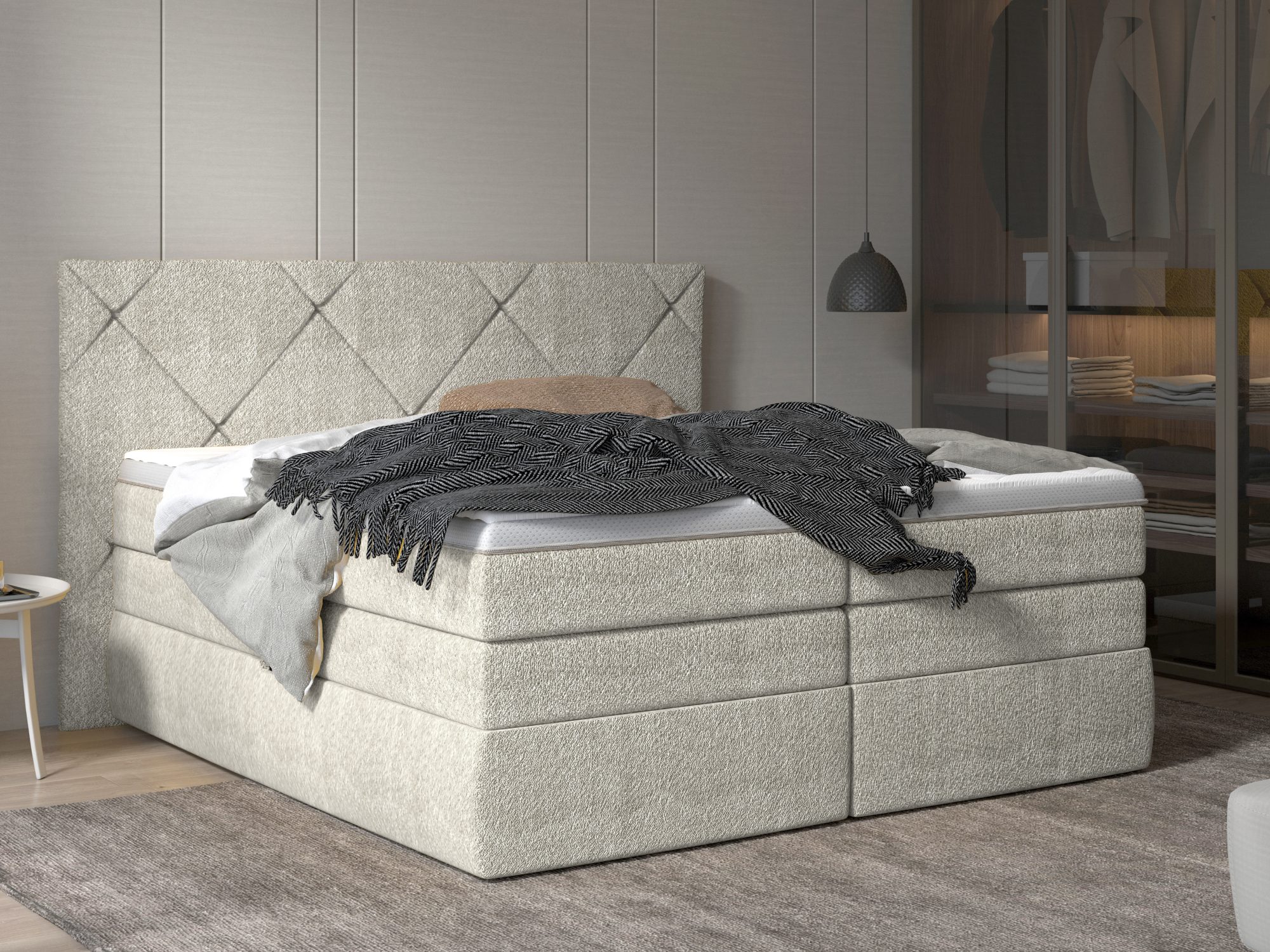 Beiges Boxspringbett Lungaro mit Decke in einem hellen Schlafzimmer
