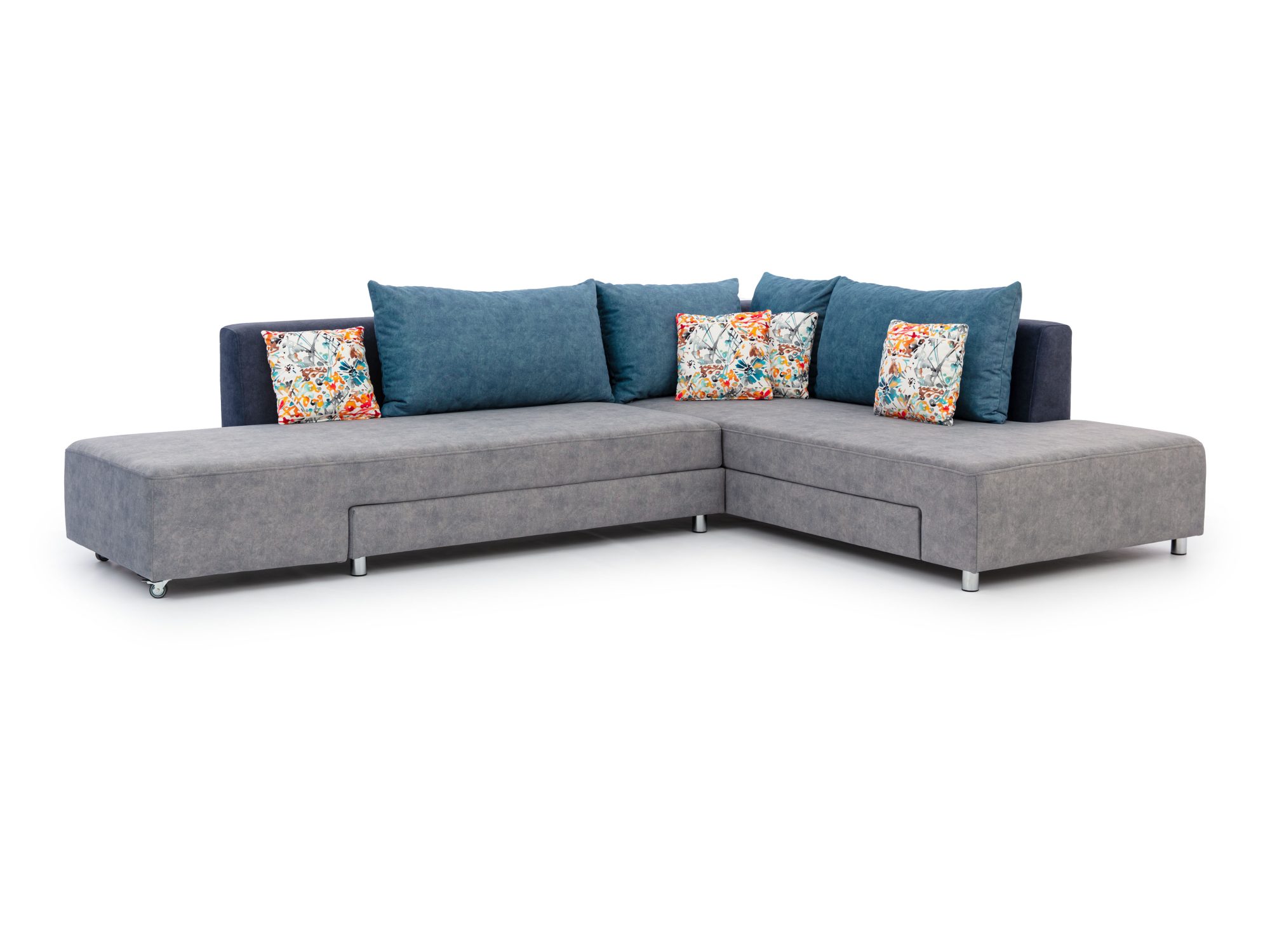 Ecksofa Delvaro mit Schlaffunktion, 307 cm, mit Kissen vor weißem Hintergrund