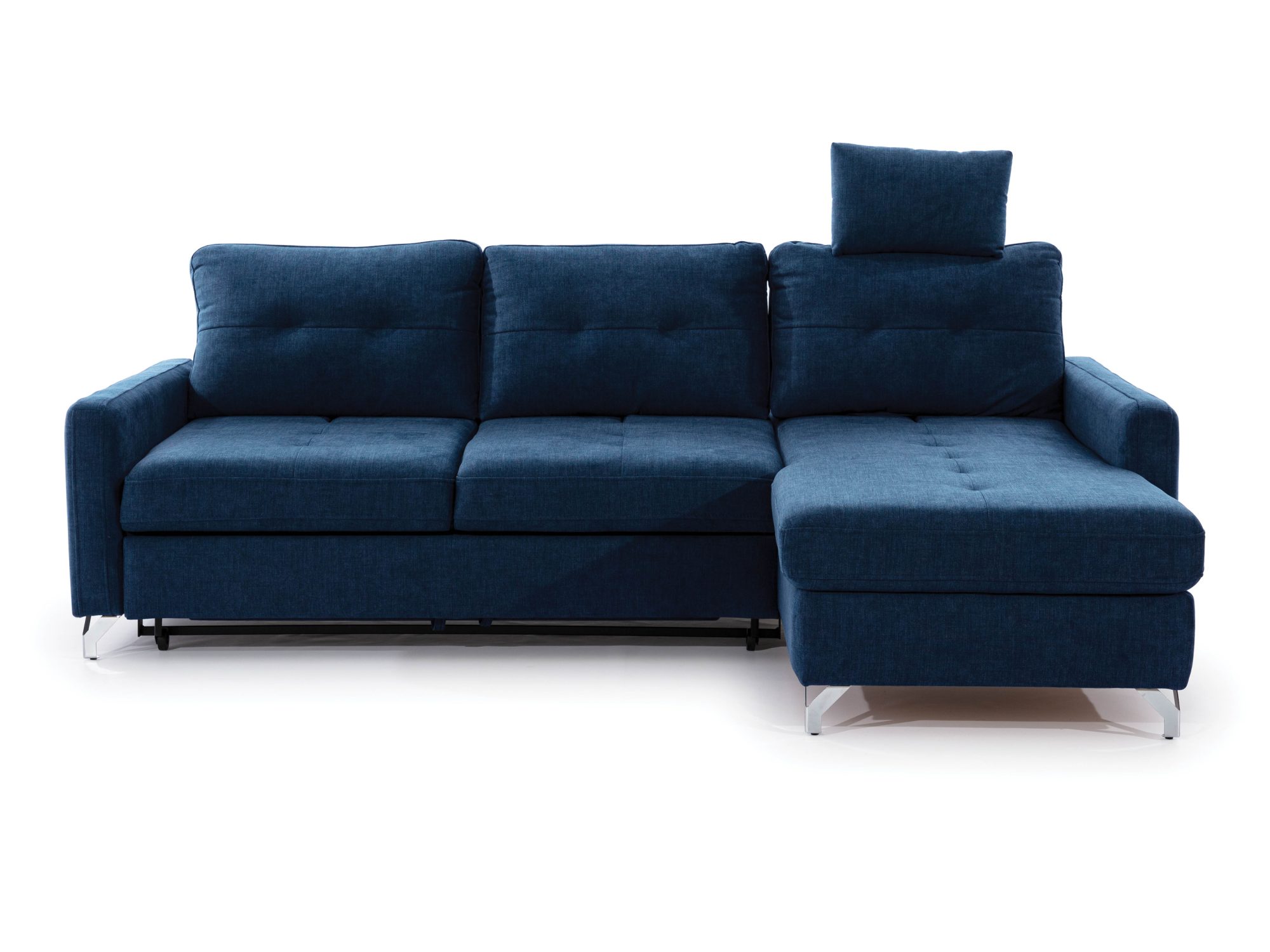 Ecksofa Venzaro 240 cm mit Ottomane in dunkelblauem Samt vor weißem Hintergrund