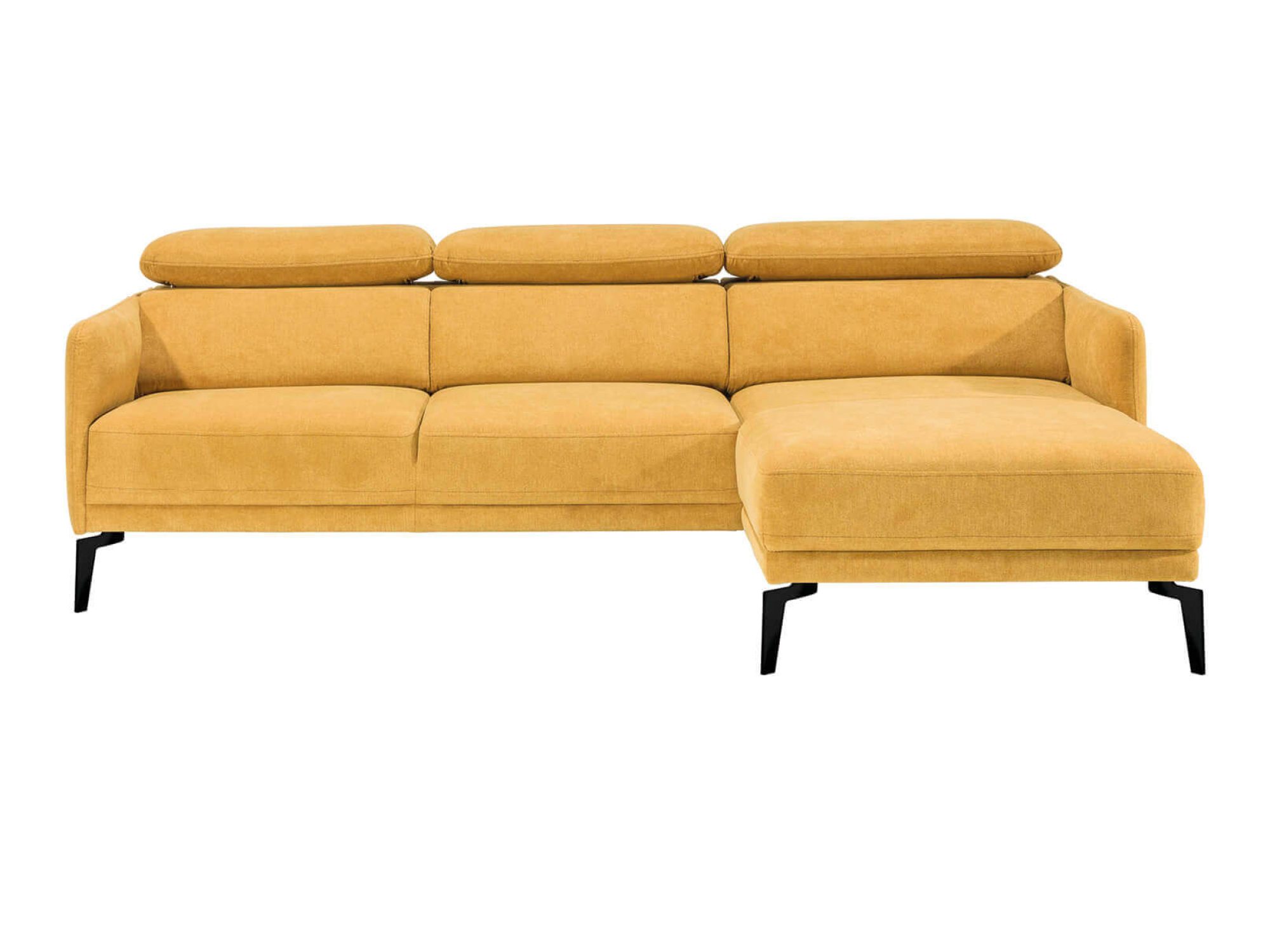 Kompaktes Ecksofa Zolvento, 233 cm, mit senfgelbem Stoffbezug vor weißem Hintergrund